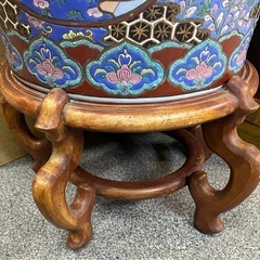 中国製 大型花瓶 木製台座付き 壺 特大 高さ約93cm 陶器 置物 縁起物 オブジェ 中古の画像