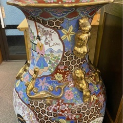 中国製 大型花瓶 木製台座付き 壺 特大 高さ約93cm 陶器 置物 縁起物 オブジェ 中古の画像