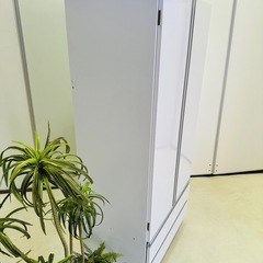 1台でスッキリハンガーラック 扉付きの画像