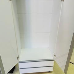 1台でスッキリハンガーラック 扉付きの画像