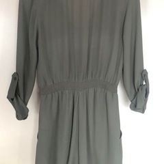 H&M DIVIDED カーキショートワンピース オールインワンの画像