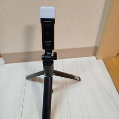 🍎ワイヤレス自撮り棒　三脚・ライト付き　黒色　未使用