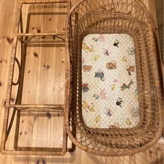 【引取先決まりました】ラタン　ベビーベッド　ゆりかごの画像