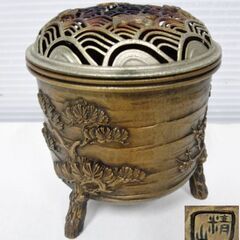 精山在銘　波千鳥透かし蓋香炉　松竹梅紋　三つ脚　灰付き　縁起物　...