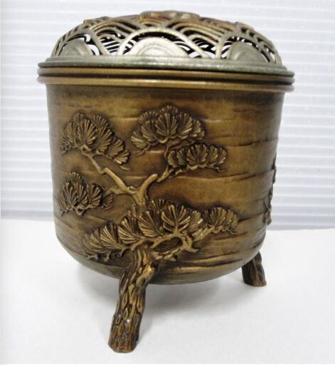 精山在銘 波千鳥透かし蓋香炉 松竹梅紋 三つ脚 灰付き 縁起物 香道具