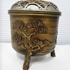 精山在銘　波千鳥透かし蓋香炉　松竹梅紋　三つ脚　灰付き　縁起物　香道具　茶道具　仏具　金属工芸　アンティーク　美術品の画像