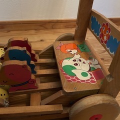 レトロな手押し車の画像
