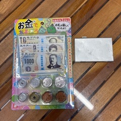 お金で遊ぼう　紙幣のオモチャの画像