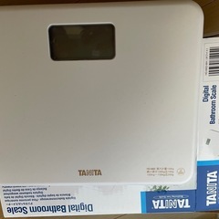 体重計と縄跳びの画像