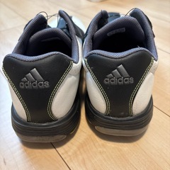 adidas ゴルフシューズの画像