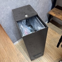 収納付きゴミ箱の画像