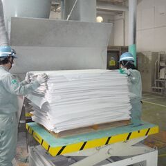 ★未経験OKの機械オペレーター★転勤なし/創業85年の安定企業　...