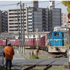 ★15時定時/転勤なし★未経験OK！JRの線路上を運転するレア求人！　JR岩国駅～日本製紙岩国工場間を行き来する動力車の運転士を募集！ 手厚い研修と資格取得サポートがあるので未経験からスタートOK♪ 15時定時なのでプライベートも充実です！の画像