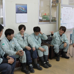 ★16時定時★入出荷作業スタッフ/創業85年の安定企業/転勤なし...