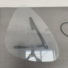 ✨引き取り限定✨ ガラステーブル　三角卓✨の画像