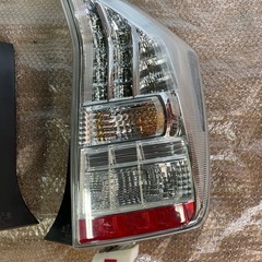 プリウス30系前期　テールランプの画像