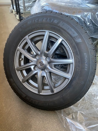 スタッドレスタイヤ