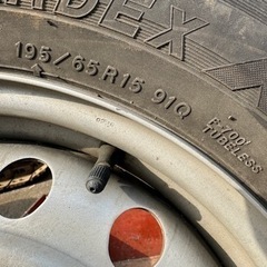 ヨコハマタイヤ　GUARDEX K2 スタッドレス　溝たっぷり　ひび割れなし　使用回数少ないの画像