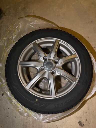 美品！スタッドレスタイヤ