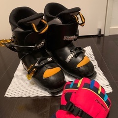 Hart スキーブーツ(子供用)とグローブ