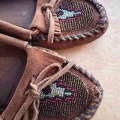ミネトンカ 6 23cm 23.5cm 24cm Minnetonka ビーズ  靴の画像