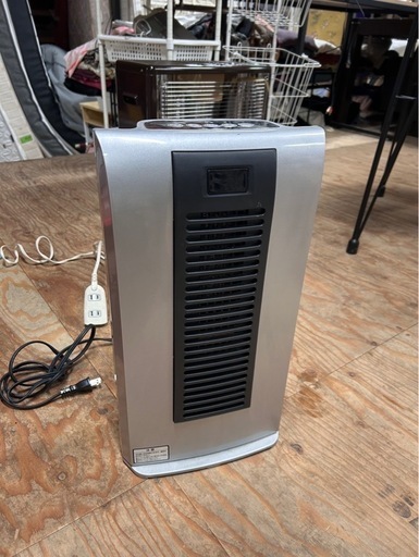 A2404 エスアイエス　セラミックストーブ　電気ストーブ