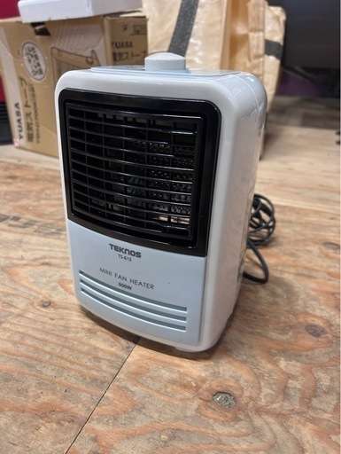 A2701 TEknos 600w ミニファンヒーター　電気ストーブ　2012年