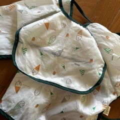 離乳食お食事エプロン紐、ポケット有無タイプの画像