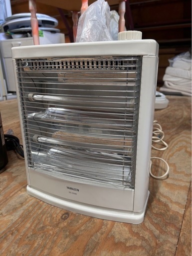 A2705 山善　YAMAZEN 2016年　800w 電気ストーブ　\n