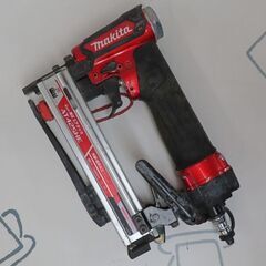 ♪makita/マキタ AT425HE 高圧エアタッカ ステープ...