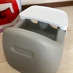 【美品定価3000円】ベビーチェア　離乳食　ボンパみたいに使える　ベビーデスクの画像