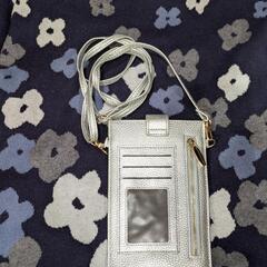 【未使用】シルバーのスマホポーチの画像