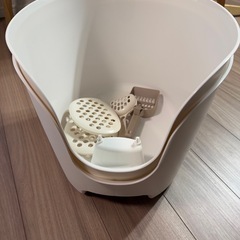 【取引済】リッチェル 壁高猫用トイレ×2個　砂用通常タイプの画像