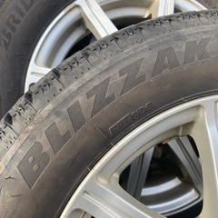 【取り引き中】BLIZZAKスタッドレスタイヤ 早い者勝ち！の画像
