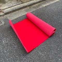 中古赤パンチカーペット10mの画像