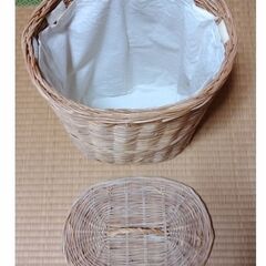 ふた付き籐かごの画像