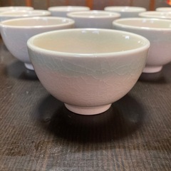 【新品未使用】小ぶりの湯呑み10客　貫入　クリーム色〜薄グリーン...