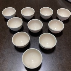 【新品未使用】小ぶりの湯呑み10客　貫入　クリーム色〜薄グリーン　箱無しの画像