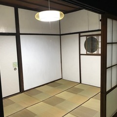 季節からの癒しの空間。食糧危機に備え、人里離れてるので鶏飼い、野菜作り可。圏央道ICに近く都心部へのアクセス抜群、アスリート合宿、サーファー、BBQ、自然派居宅、シェルター・災害避難先に最適。地層で濾過された湧水池あり。自然に囲まれ昭和のレトロ感を生かし設備は機能的にリフォーム完了。即入居可能 - 茂原市