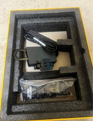xtrons 13.3インチディスプレイ 車載用品
