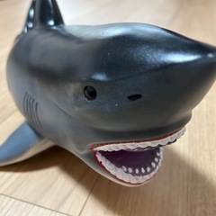 大きなサメのフィギュアの画像