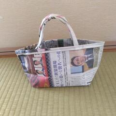 ハンドメイド　新聞紙のミニバック　2枚の画像