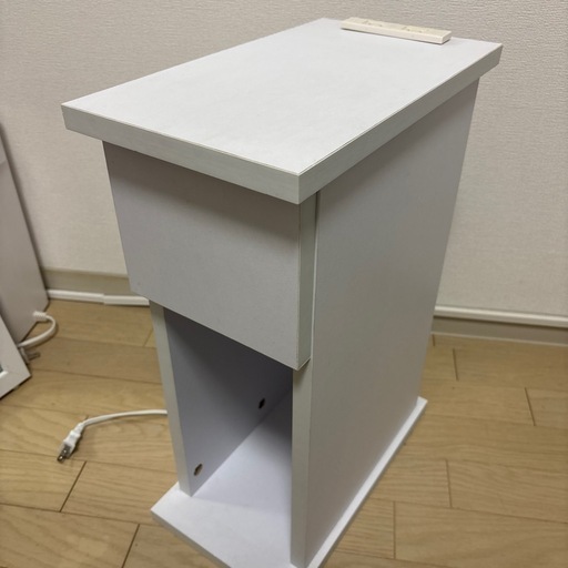 サイドテーブル