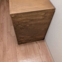 木製テーブルの画像