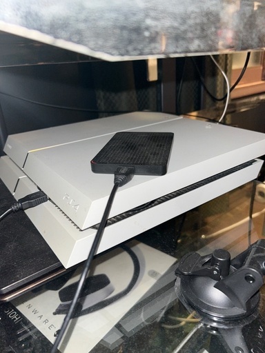 ps4pro難あり(cuh7100b)とps4(型分かりません)と純正コントローラー１つ