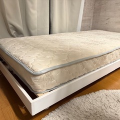 ベッドフレーム+マットレスの画像