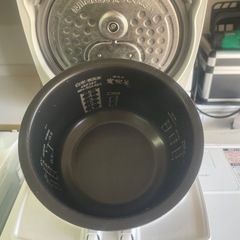 配送可能　保証付き 三菱電機 MITSUBISHI ELECTRIC IH炊飯器 炭炊釜 5.5合炊き ピュアホワイト NJ-VE107-Wの画像