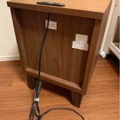 木製サイドテーブル・電源コンセント付きの画像