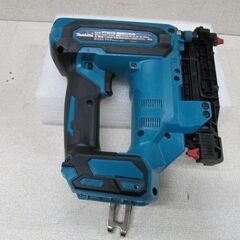 🌲【大工道具】makita 充電式40V ピンタッカ PT001G【アールワンはマンガ倉庫とタッグを組んで高価買取!!地域最大級！】の画像