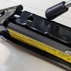 アウディTT 純正車載ジャッキの画像